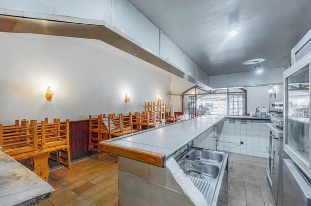 Erhverv til salg i Magalluf, Calvià - € 239.000 (Ref: 9353644)