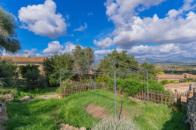 5 slaapkamer Rijtjeshuis te koop in Santa Eugènia met garage - € 670.000 (Ref: 9385680)