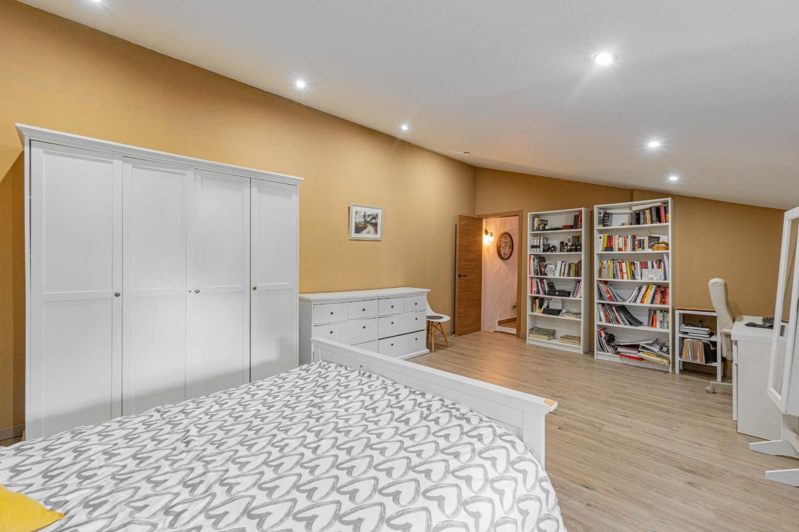 5 slaapkamer Rijtjeshuis te koop in Santa Eugenia met garage - € 670.000 (Ref: 9385680)