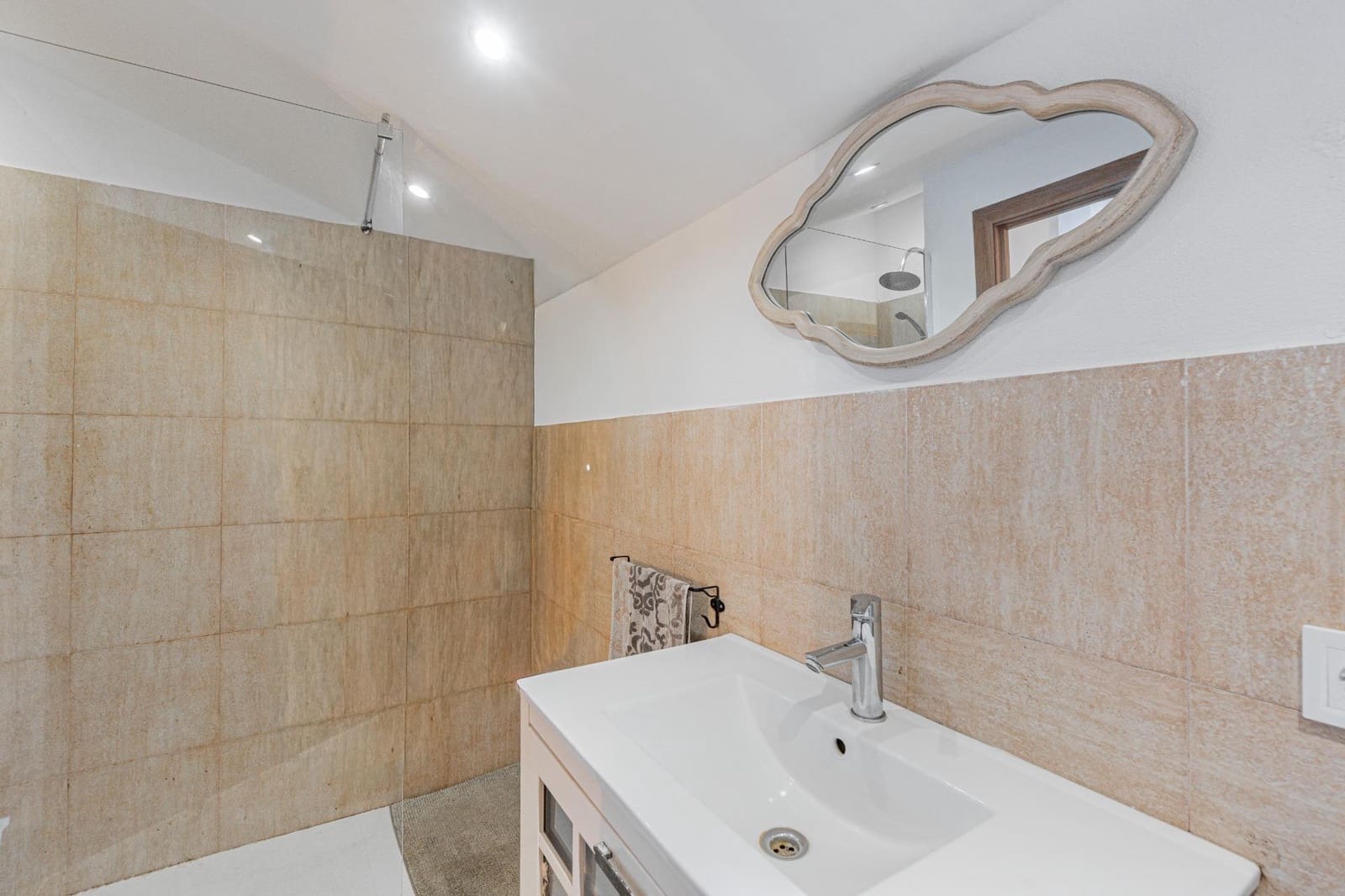 5 slaapkamer Rijtjeshuis te koop in Santa Eugenia met garage - € 670.000 (Ref: 9385680)