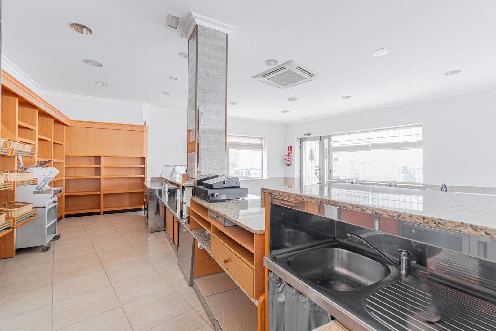 Commercieel te koop in Lloseta - € 399.000 (Ref: 9422492)