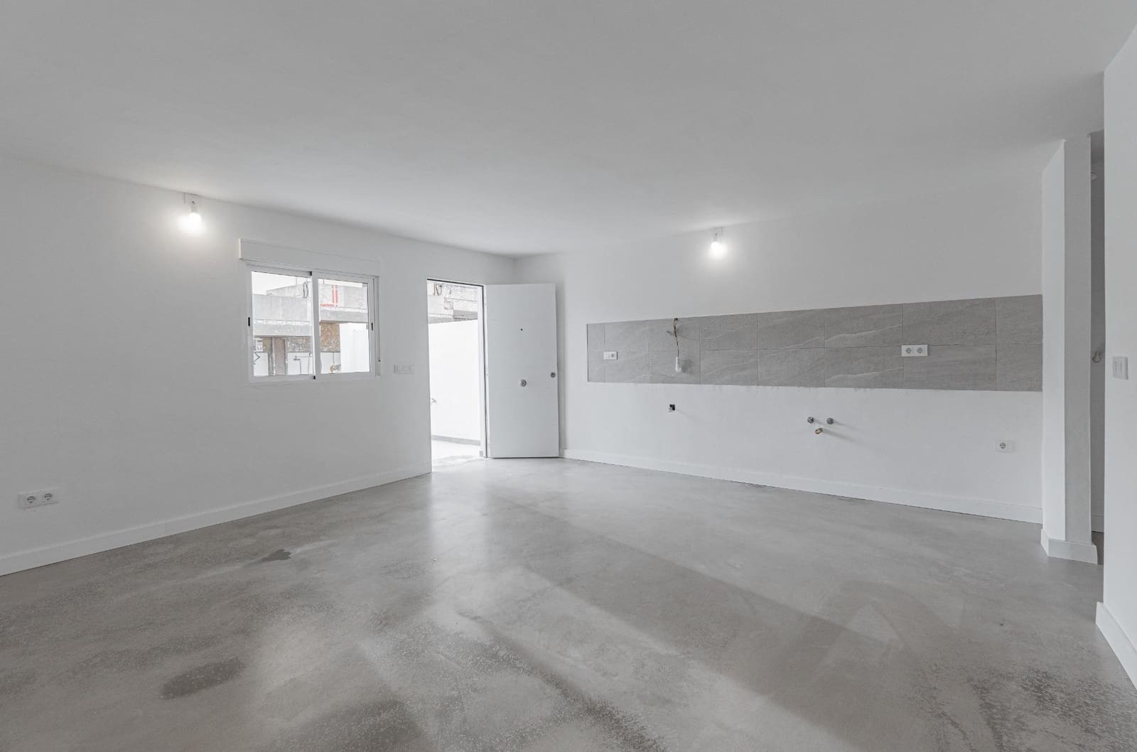 1 bedroom Commercial for sale in Cala Vinyes / Cala Vinyas / Cala Vinas - € 179,000 (Ref: 9437149)