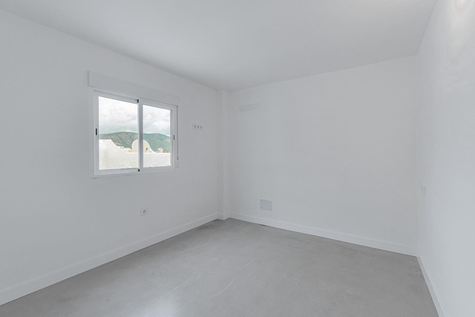 1 bedroom Commercial for sale in Cala Vinyes / Cala Vinyas / Cala Vinas - € 179,000 (Ref: 9437149)