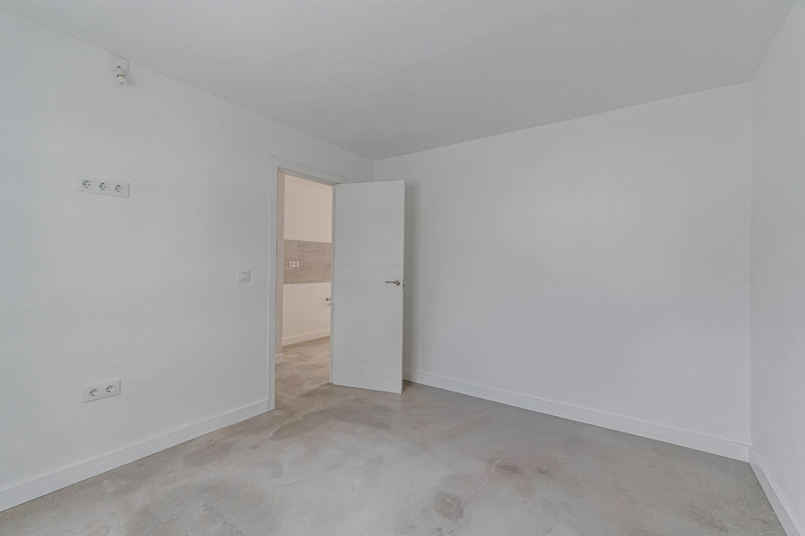 1 bedroom Commercial for sale in Cala Vinyes / Cala Vinyas / Cala Vinas - € 179,000 (Ref: 9437149)