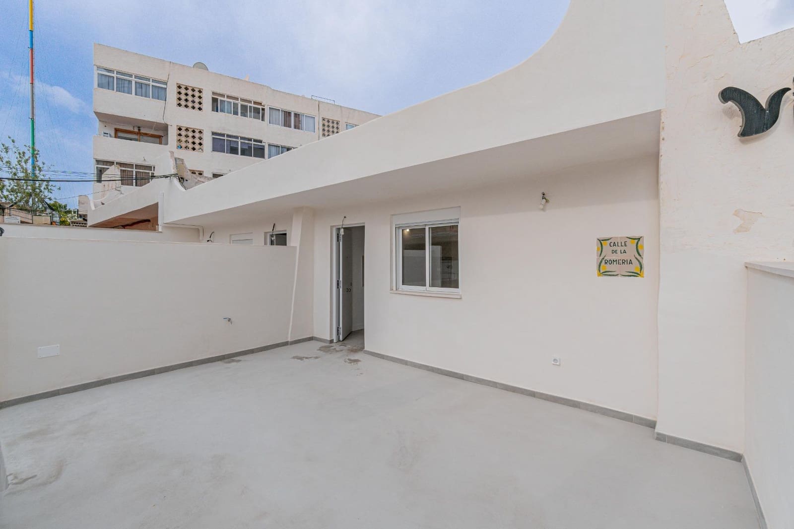 1 bedroom Commercial for sale in Cala Vinyes / Cala Vinyas / Cala Vinas - € 179,000 (Ref: 9437149)