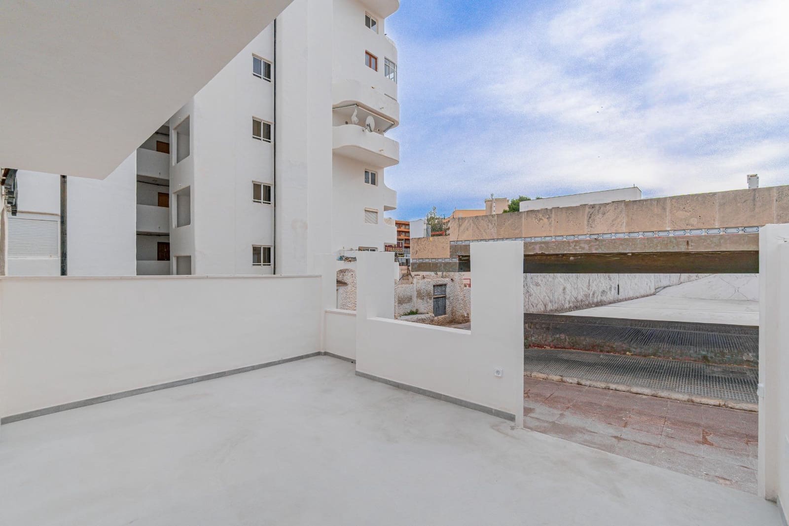 1 bedroom Commercial for sale in Cala Vinyes / Cala Vinyas / Cala Vinas - € 179,000 (Ref: 9437149)