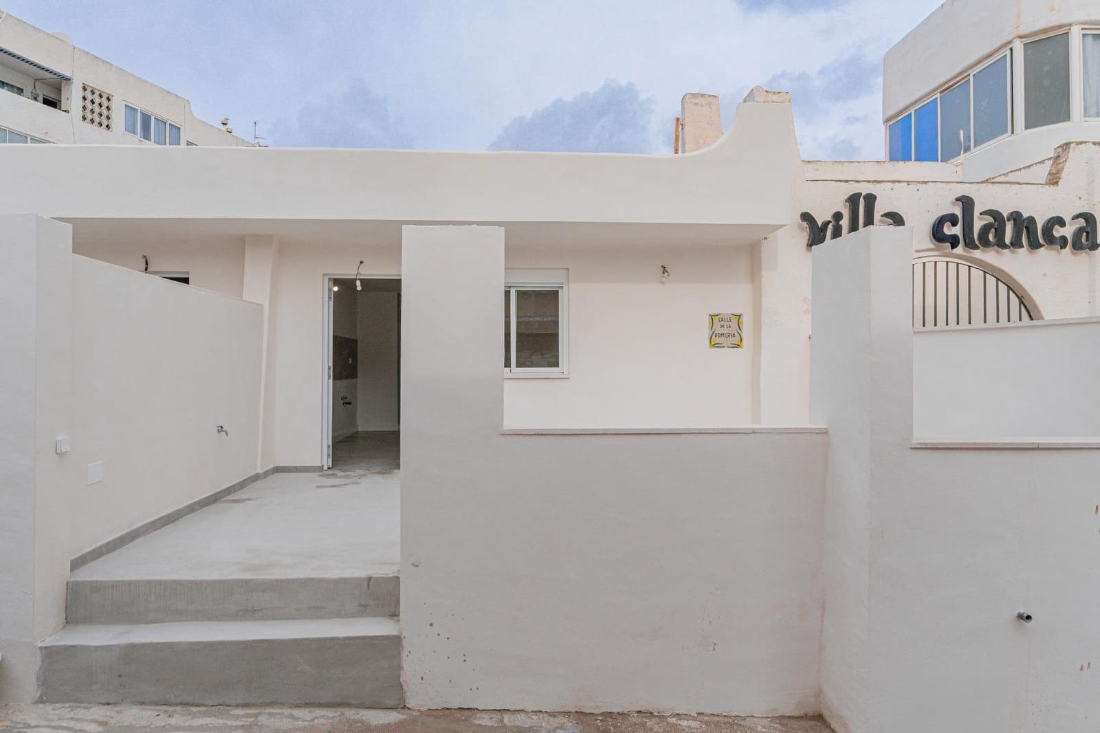 1 bedroom Commercial for sale in Cala Vinyes / Cala Vinyas / Cala Vinas - € 179,000 (Ref: 9437149)