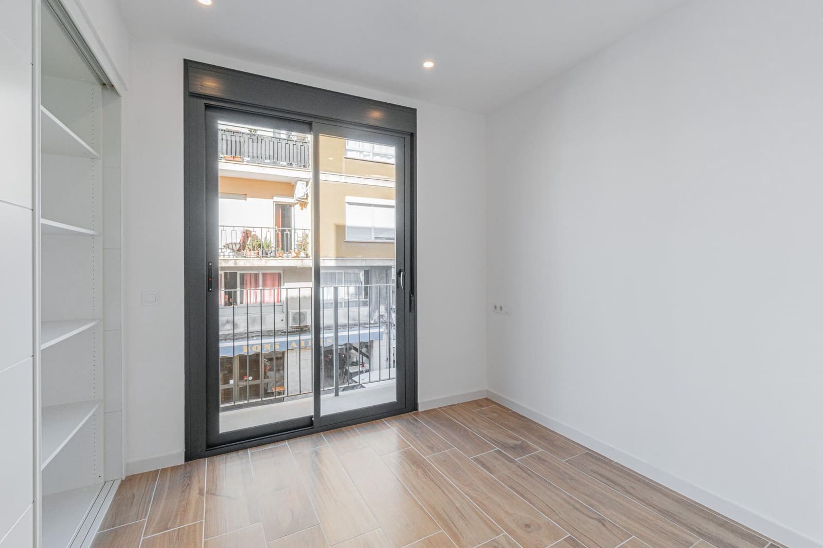 2 bedroom Flat for rent in Palma de Mallorca with garage - € 1,500 (Ref: 9437150)