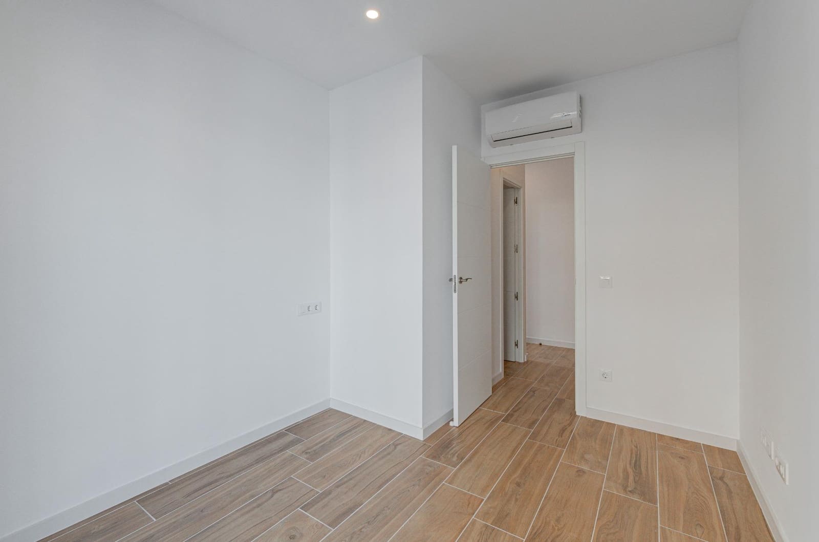 2 bedroom Flat for rent in Palma de Mallorca with garage - € 1,500 (Ref: 9437150)