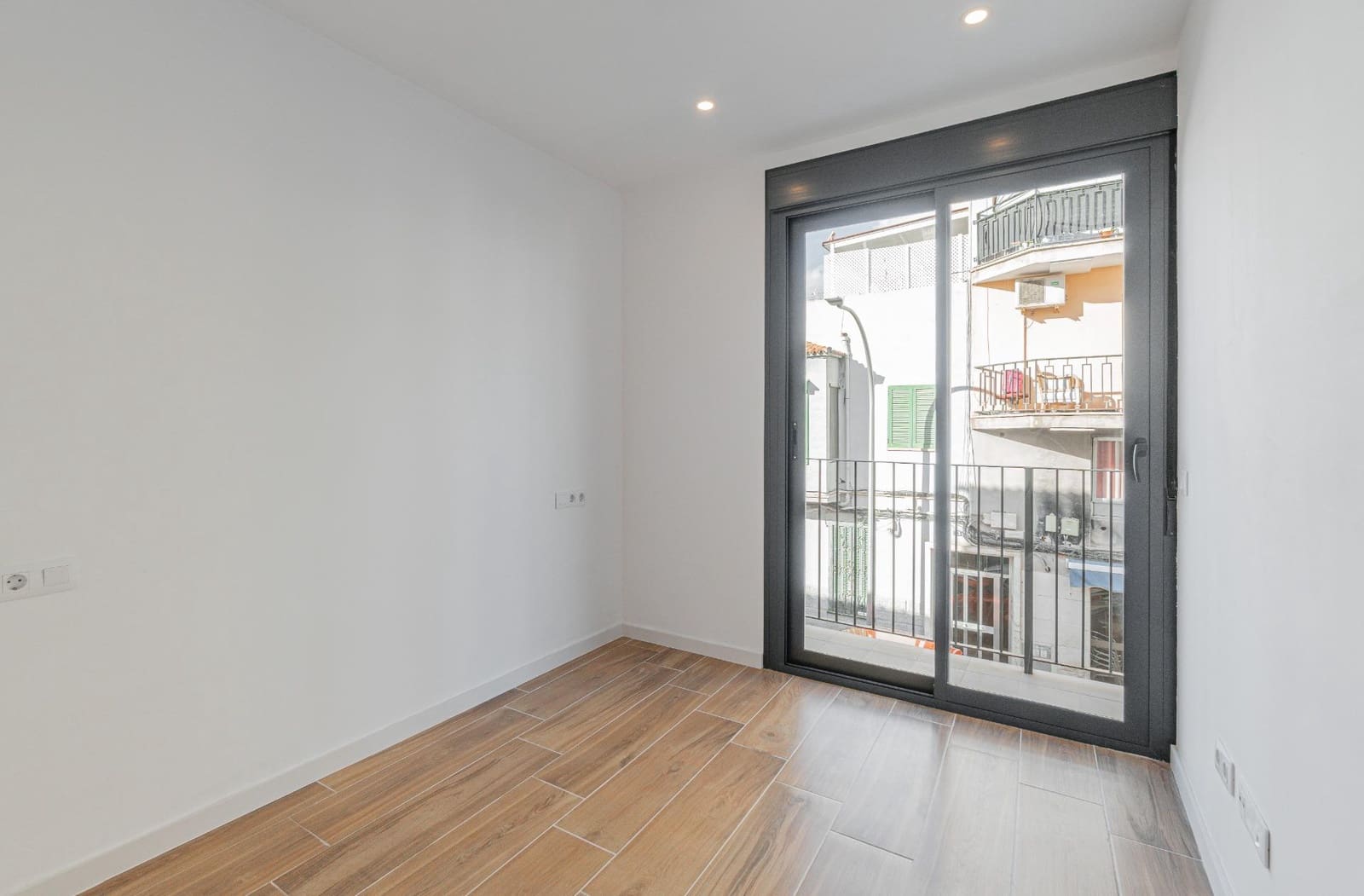 2 bedroom Flat for rent in Palma de Mallorca with garage - € 1,500 (Ref: 9437150)