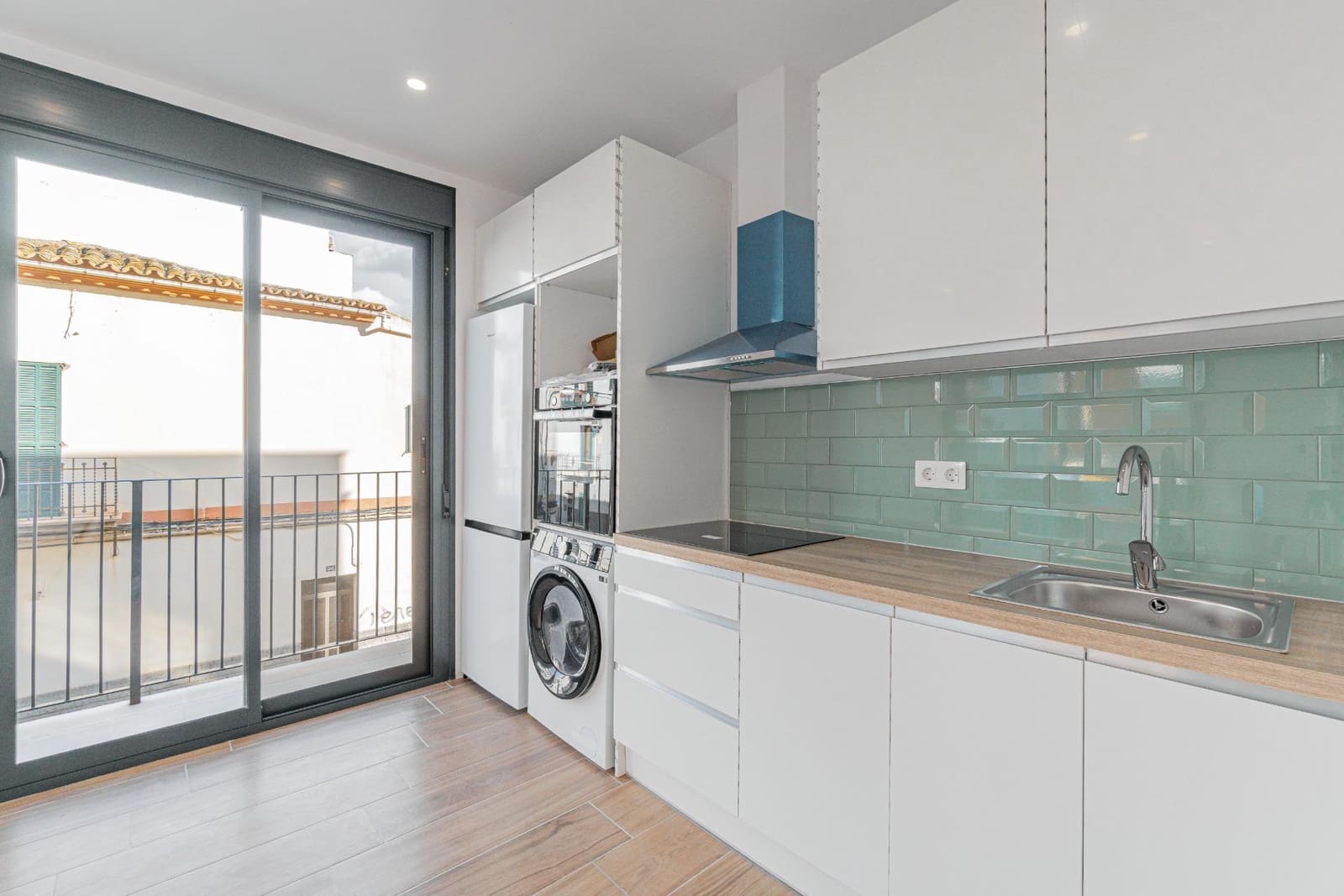 2 bedroom Flat for rent in Palma de Mallorca with garage - € 1,500 (Ref: 9437150)