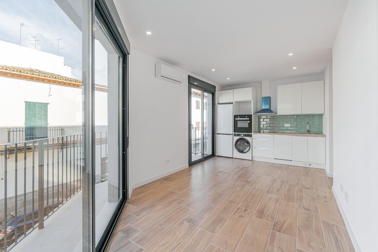 2 bedroom Flat for rent in Palma de Mallorca with garage - € 1,500 (Ref: 9437150)