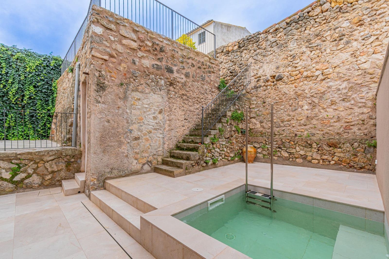 Adosado de 3 habitaciones en Mancor de la Vall en venta con piscina - 875.000 € (Ref: 9513453)