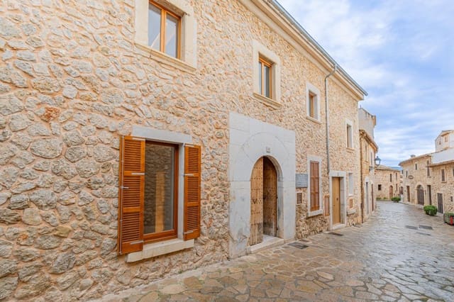 3 quarto Moradia em Banda para venda em Mancor de la Vall com piscina - 875 000 € (Ref: 9513453)