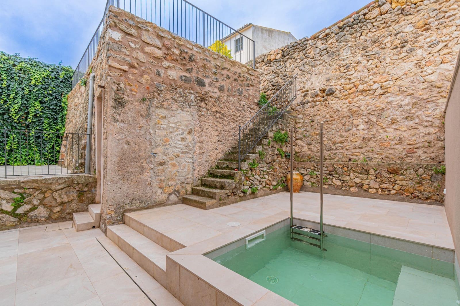 3 chambre Villa/Maison Mitoyenne à vendre à Mancor de la Vall avec piscine - 875 000 € (Ref: 9513453)