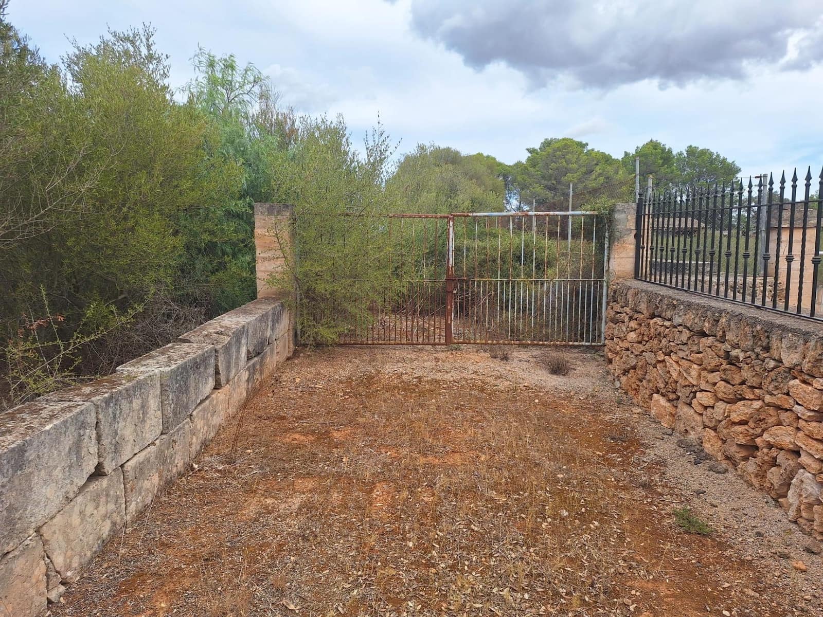 Rakentamaton maa myytävänä paikassa Palma de Mallorca - 139 000 € (Ref: 9518940)