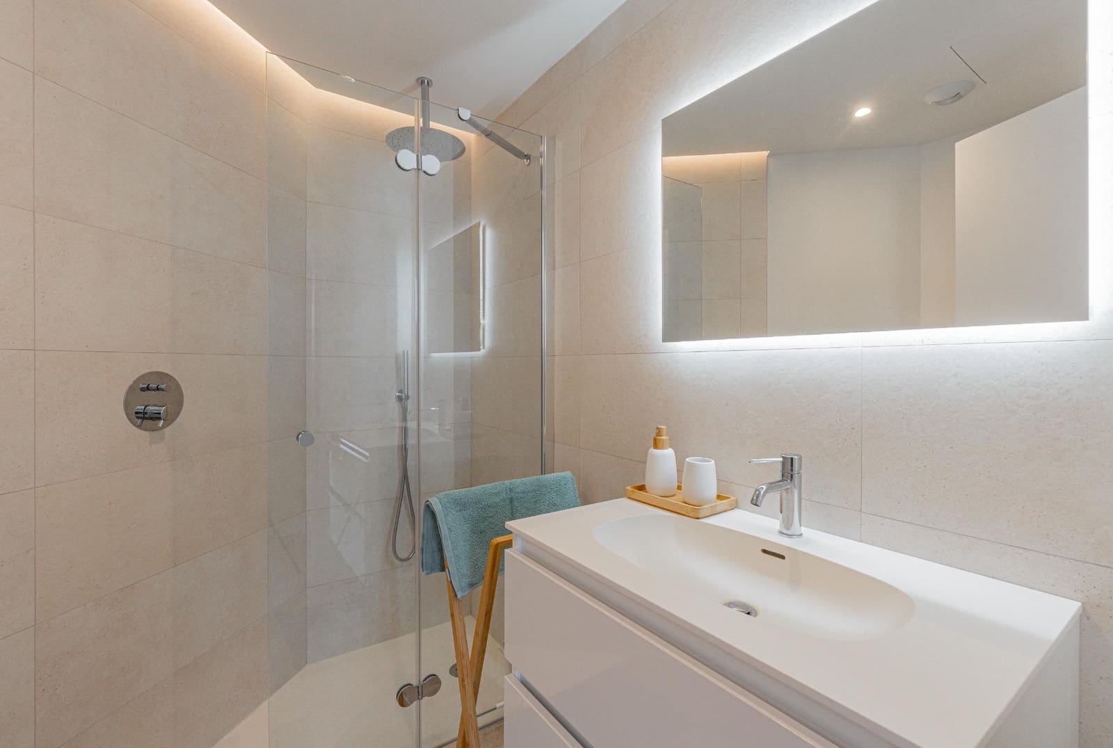 1 quarto Apartamento para arrendar em Palma de Mallorca com piscina - 1 350 € (Ref: 9533813)