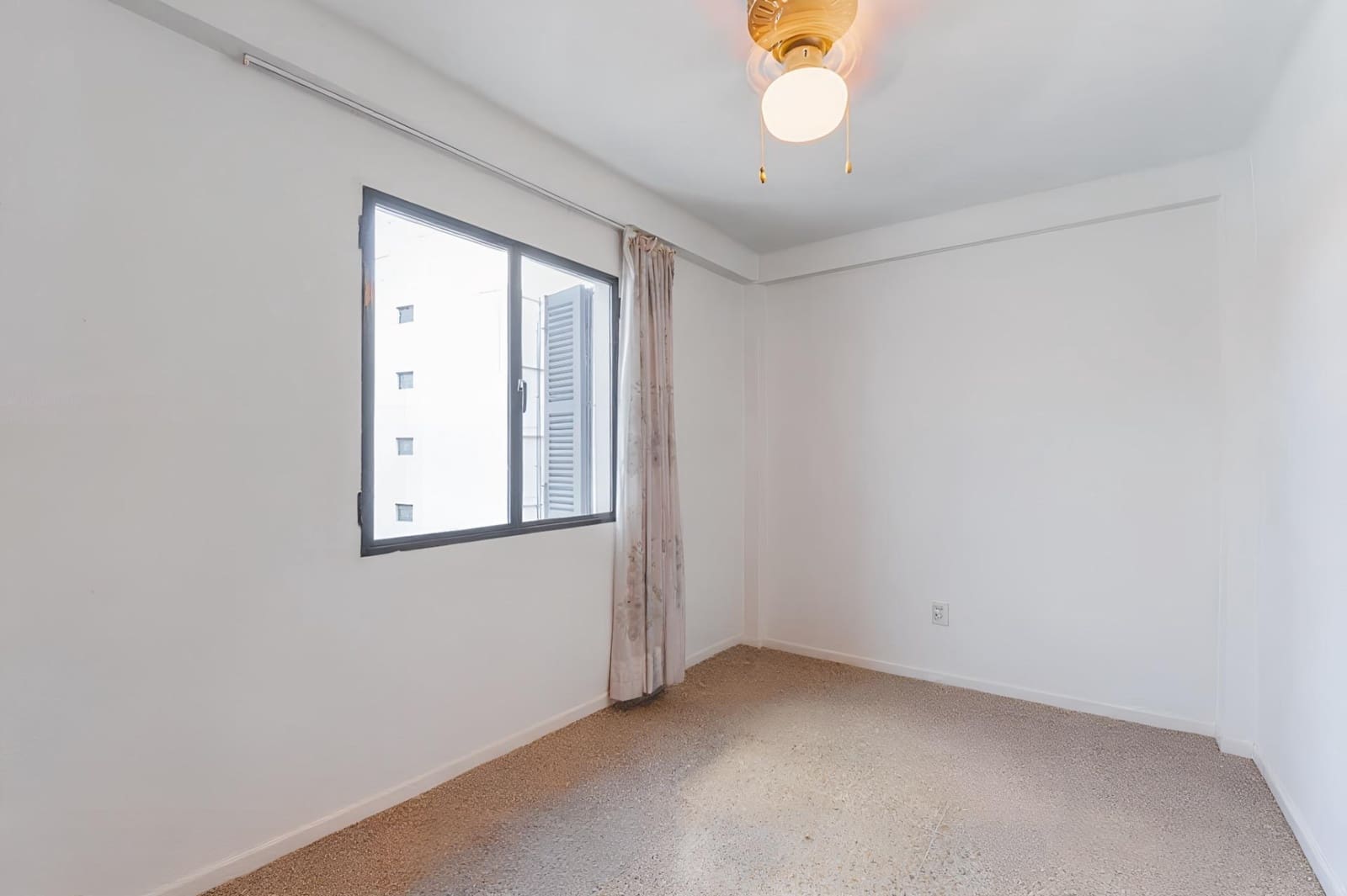 4 quarto Apartamento para venda em Coll d'en Rabassa com garagem - 375 000 € (Ref: 9565304)