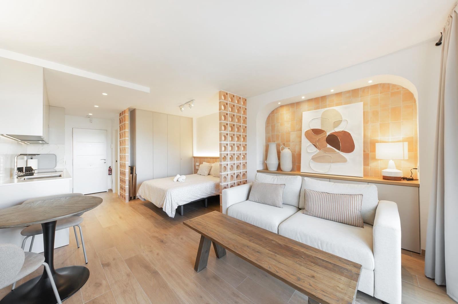 1 sypialnia Apartament na sprzedaż w Puerto de Alcudia z basenem - 265 000 € (Ref: 9599588)