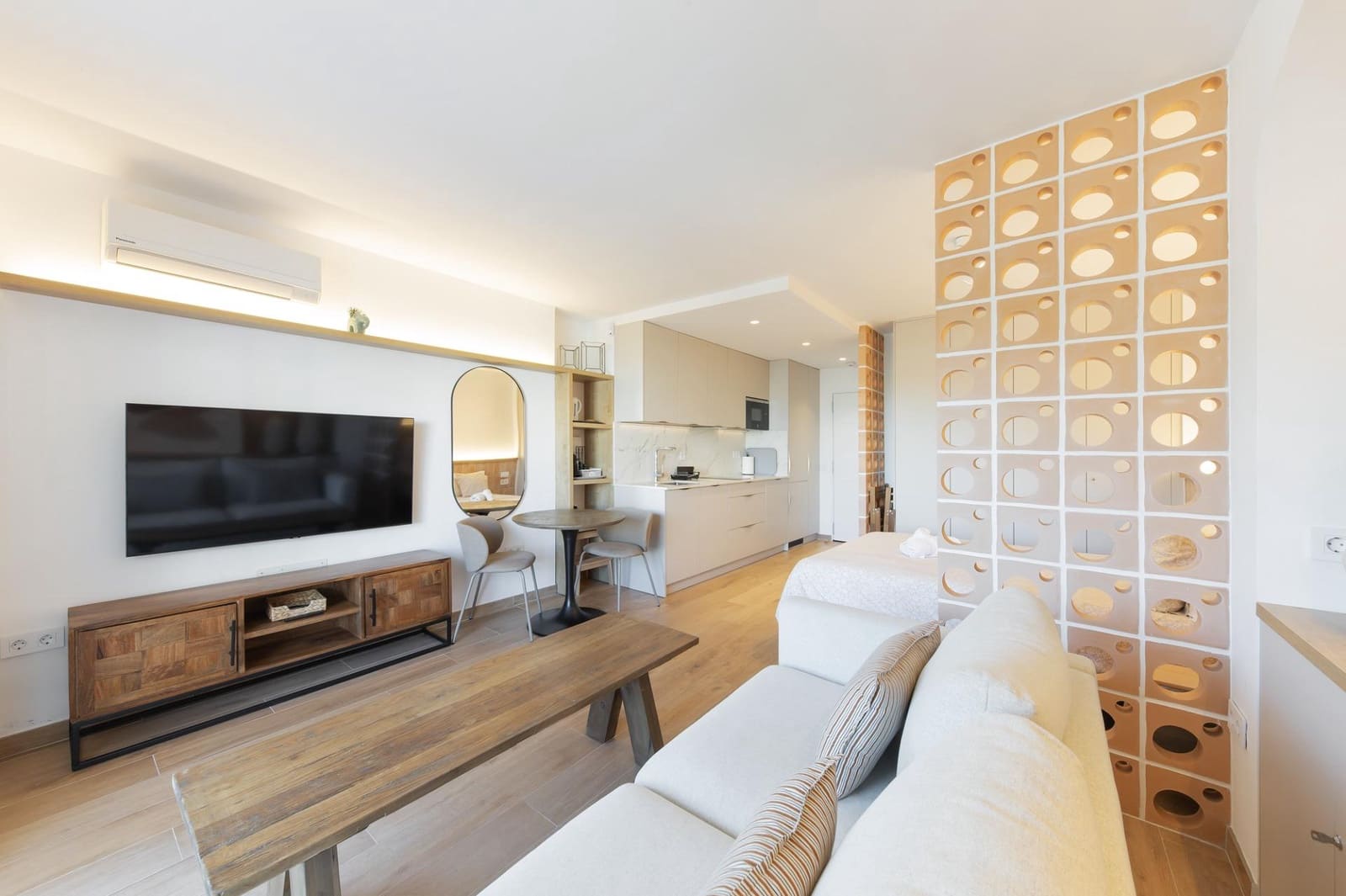 1 sypialnia Apartament na sprzedaż w Puerto de Alcudia z basenem - 265 000 € (Ref: 9599588)