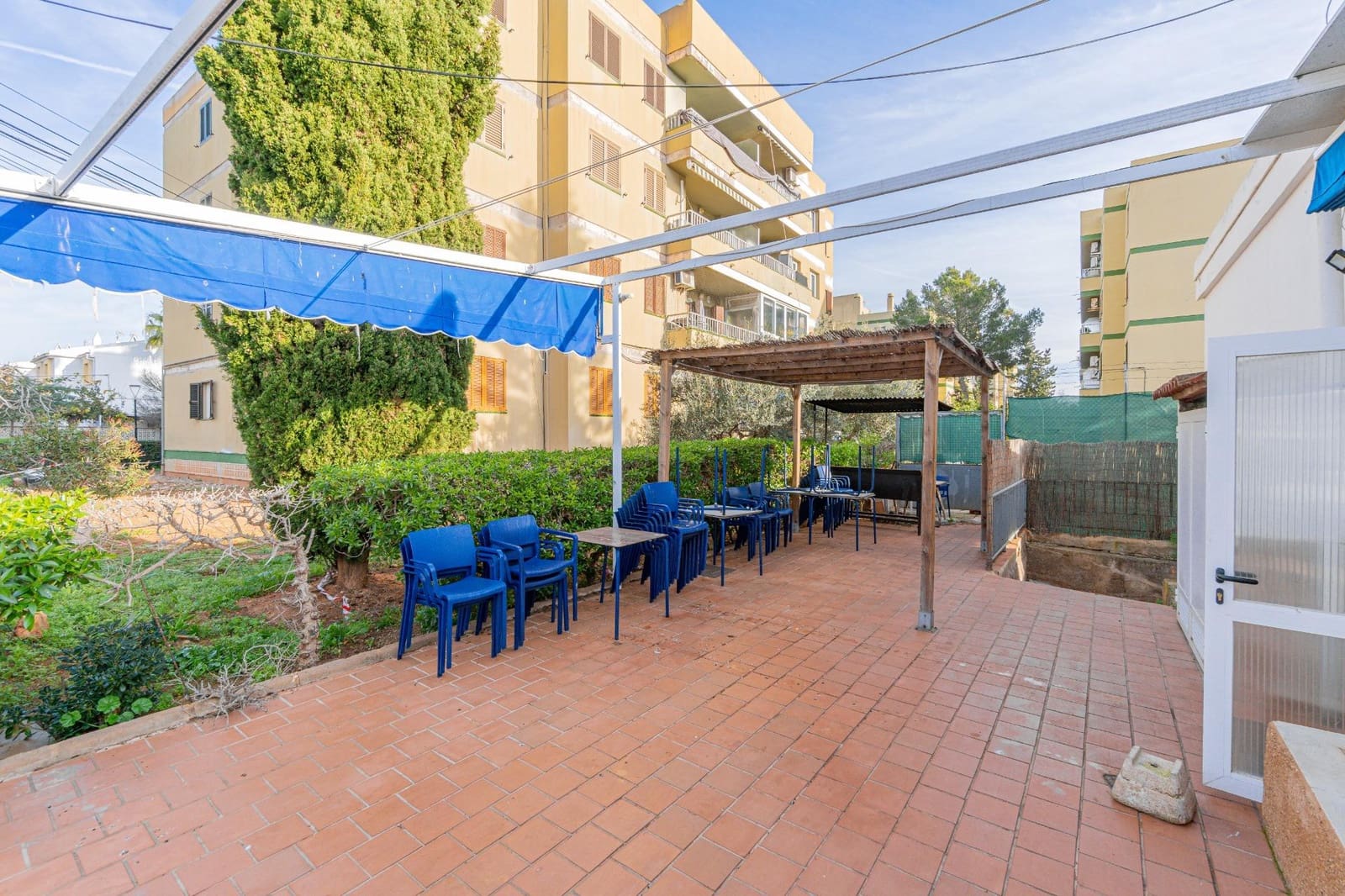 Commercial for rent in Son Ferrer - € 1,200 (Ref: 9605017)