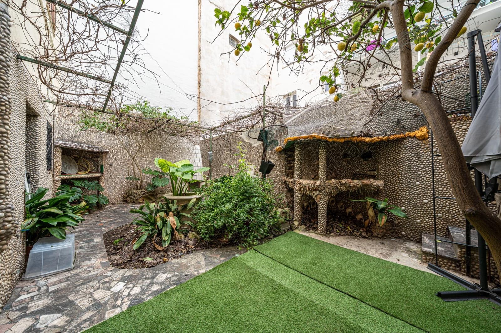 2 bedroom Terraced Villa for sale in Palma de Mallorca - € 849,000 (Ref: 9627608)