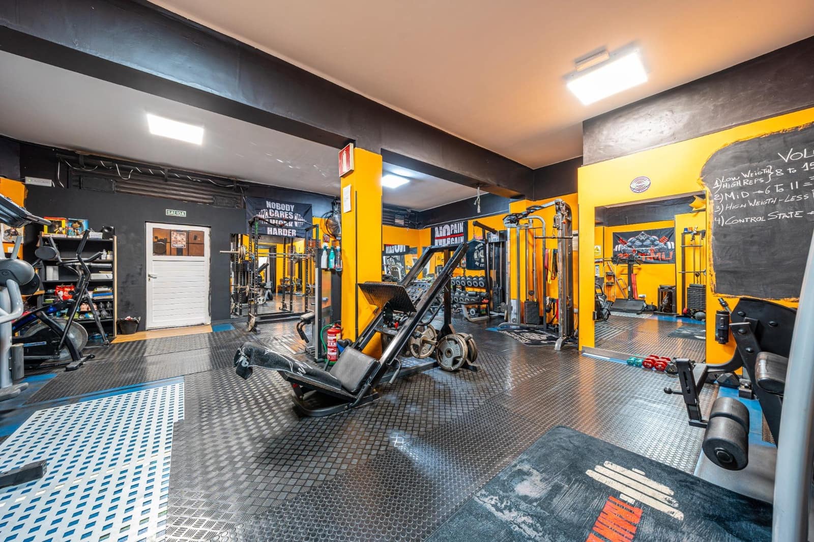 2 bedroom Terraced Villa for sale in Palma de Mallorca - € 849,000 (Ref: 9627608)