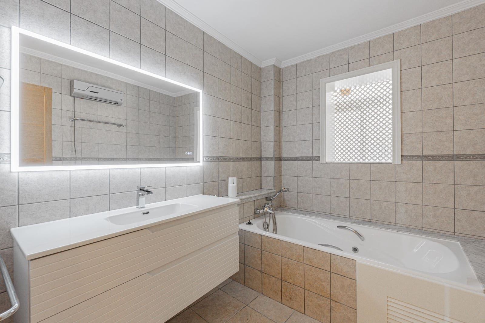 2 bedroom Flat for sale in Palma de Mallorca - € 485,000 (Ref: 9686488)