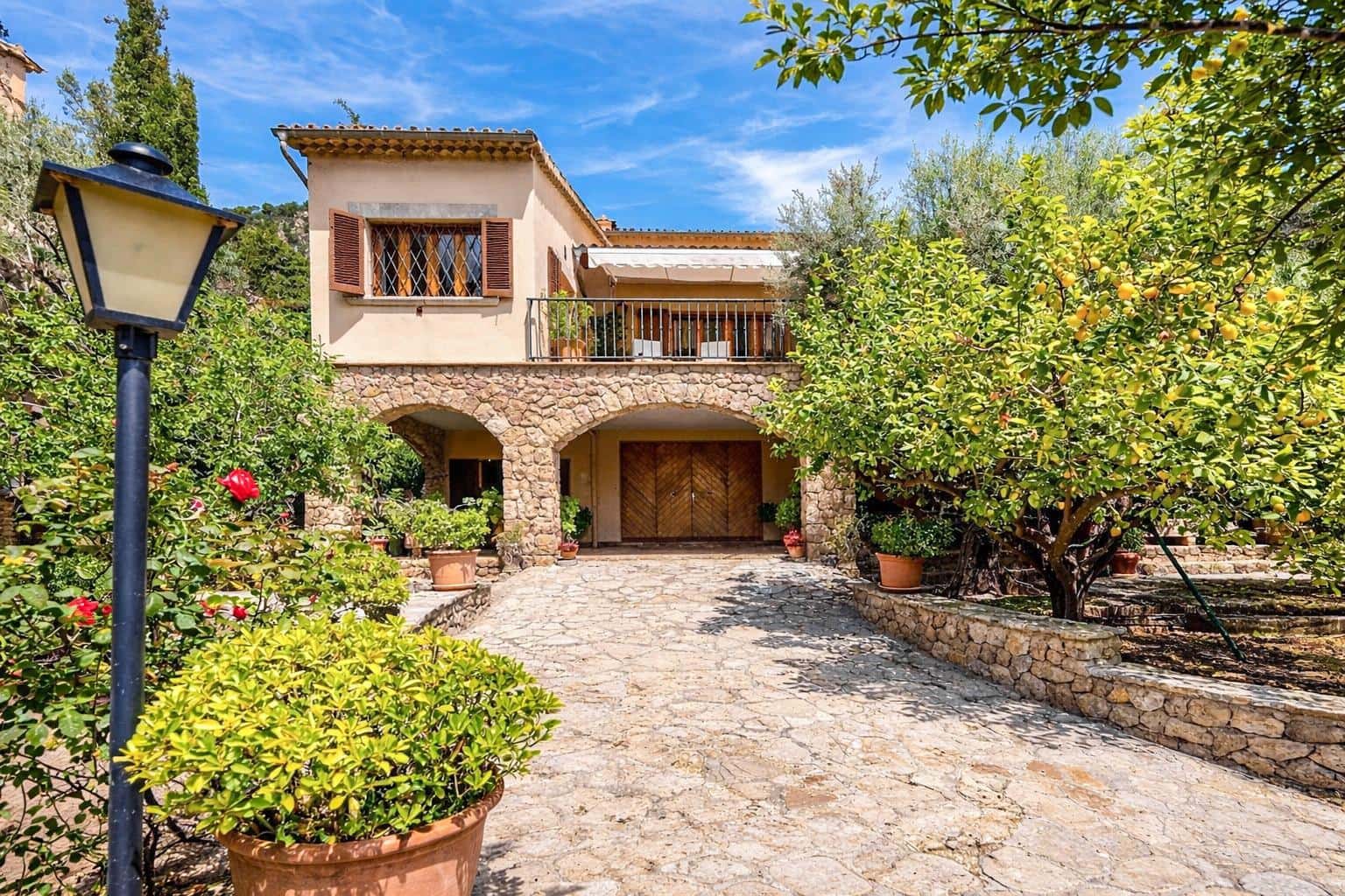4 bedroom Villa for sale in Valldemosa with garage - € 1,800,000 (Ref: 9726673)