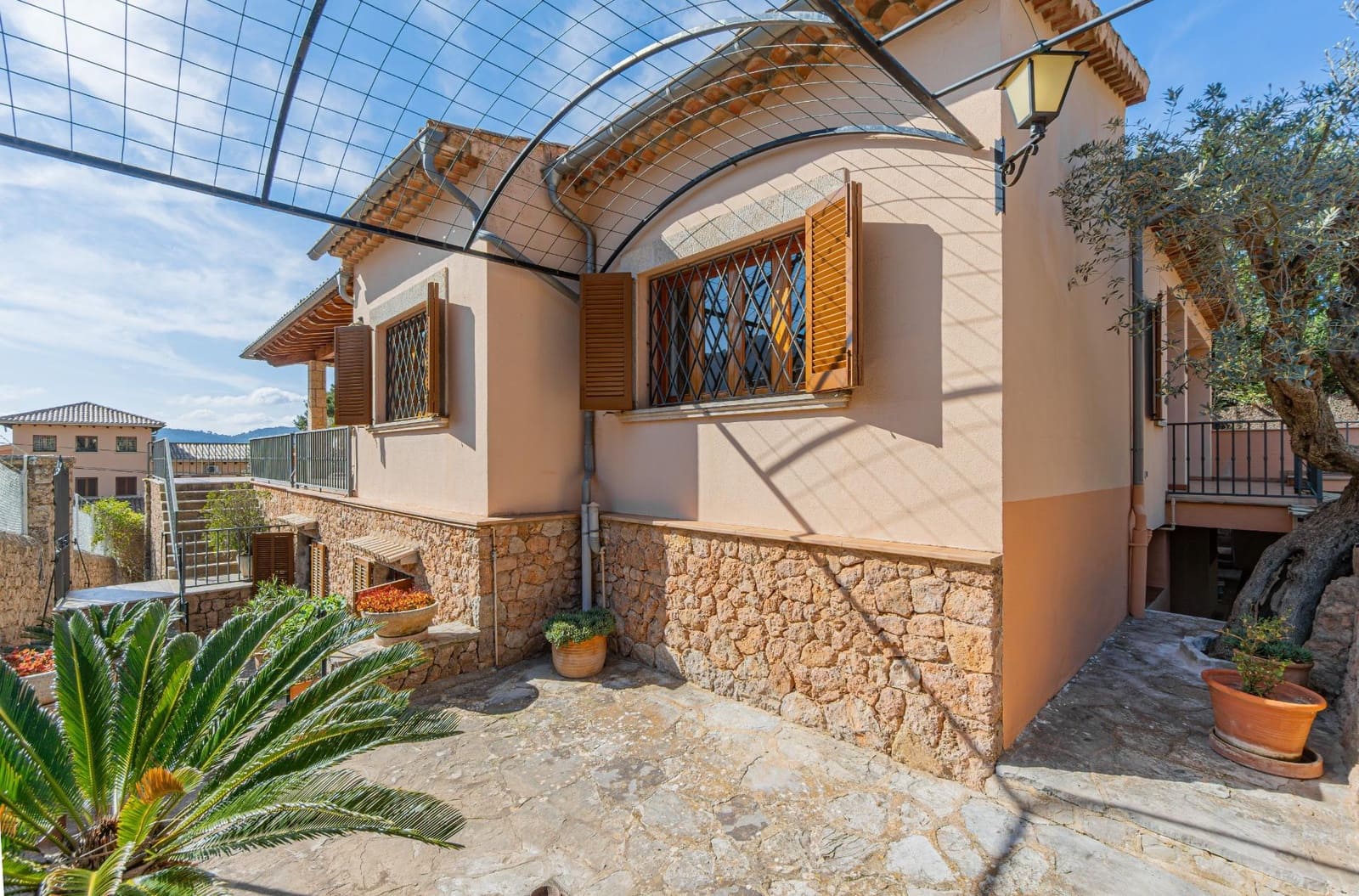 4 bedroom Villa for sale in Valldemosa with garage - € 1,800,000 (Ref: 9726673)