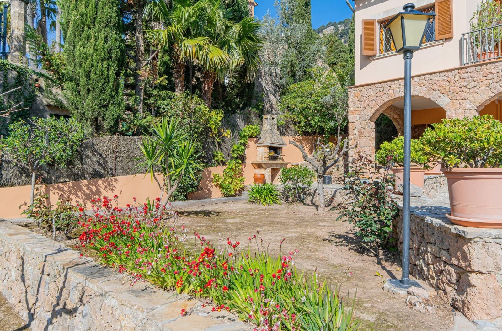 4 bedroom Villa for sale in Valldemosa with garage - € 1,800,000 (Ref: 9726673)