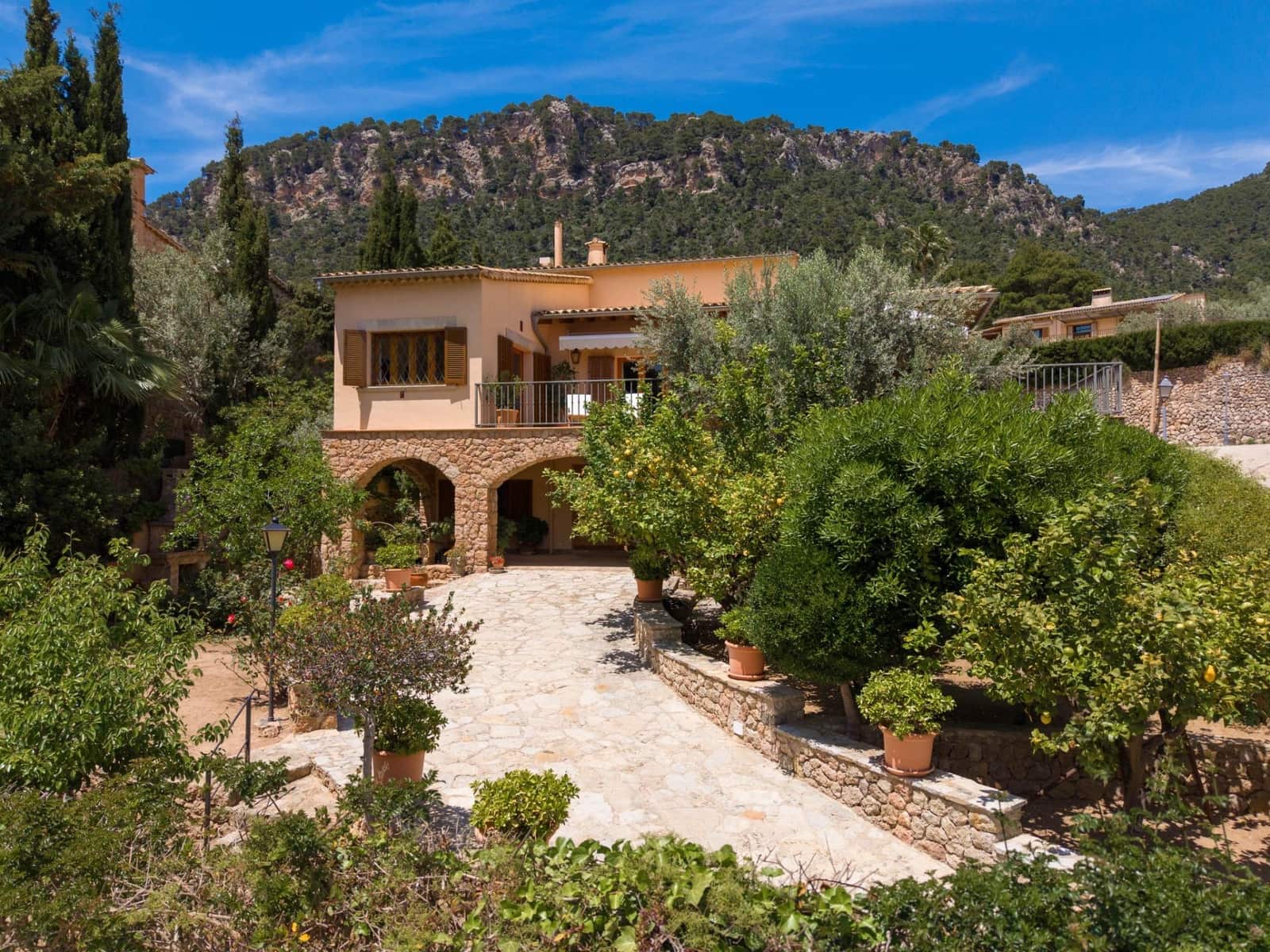 4 bedroom Villa for sale in Valldemosa with garage - € 1,800,000 (Ref: 9726673)
