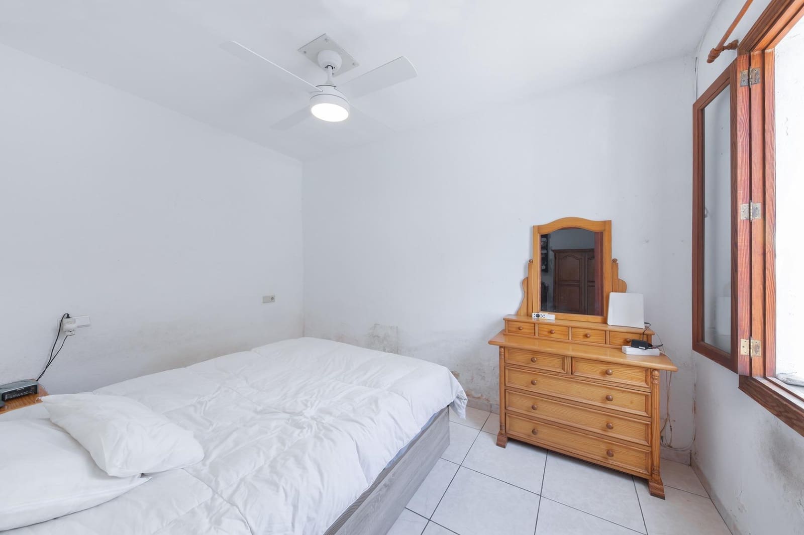 5 bedroom Townhouse for sale in Palma de Mallorca with garage - € 399,000 (Ref: 9778176)