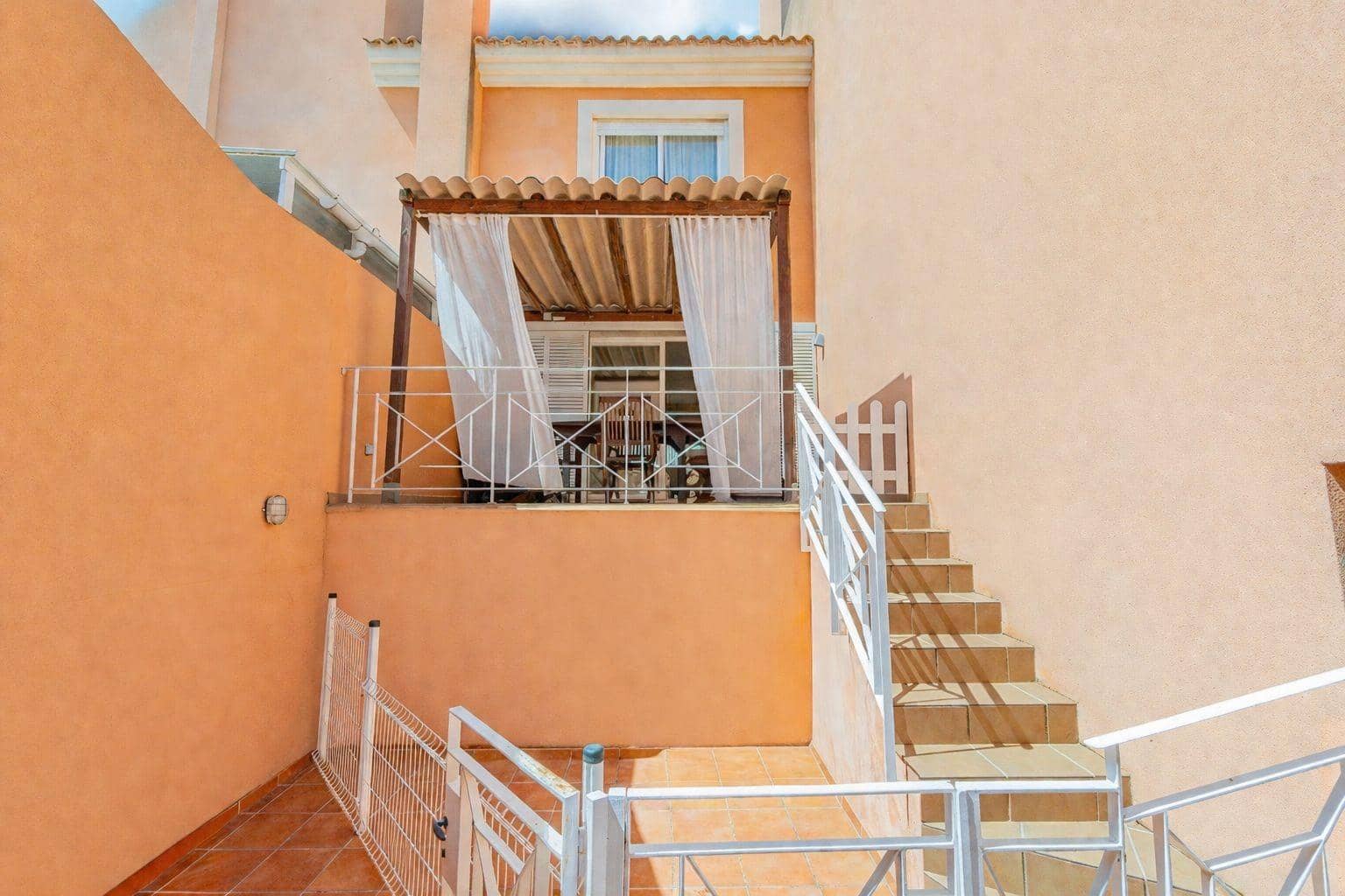 4 soveværelse Rækkehus til salg i Palma de Mallorca med swimmingpool garage - € 899.000 (Ref: 9783259)