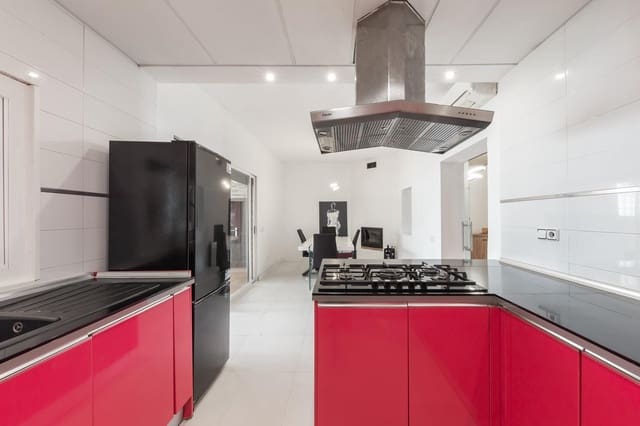 4 Zimmer Reihenhaus zu vermieten in Campos mit Pool - 2.800 € (Ref: 9784075)