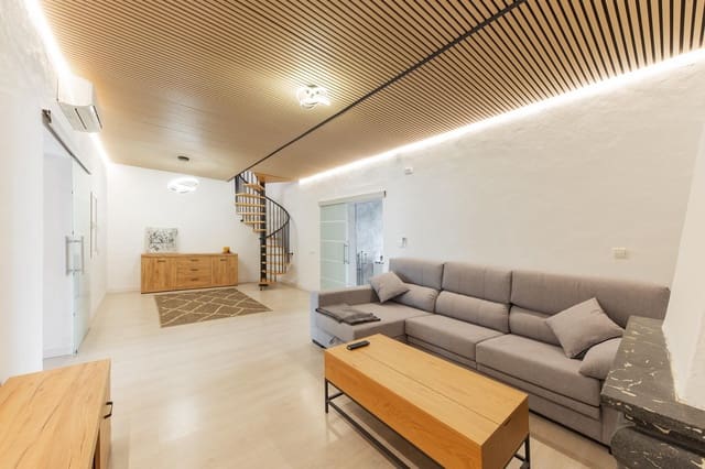 4 Zimmer Reihenhaus zu vermieten in Campos mit Pool - 2.800 € (Ref: 9784075)