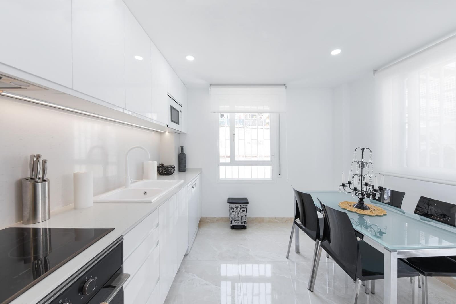 3 slaapkamer Flat te huur in Palma de Mallorca met zwembad garage - € 4.000 (Ref: 9799300)