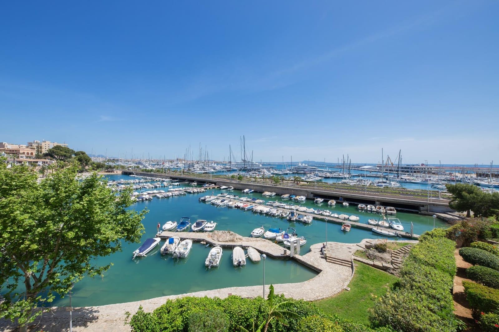 3 slaapkamer Flat te huur in Palma de Mallorca met zwembad garage - € 4.000 (Ref: 9799300)