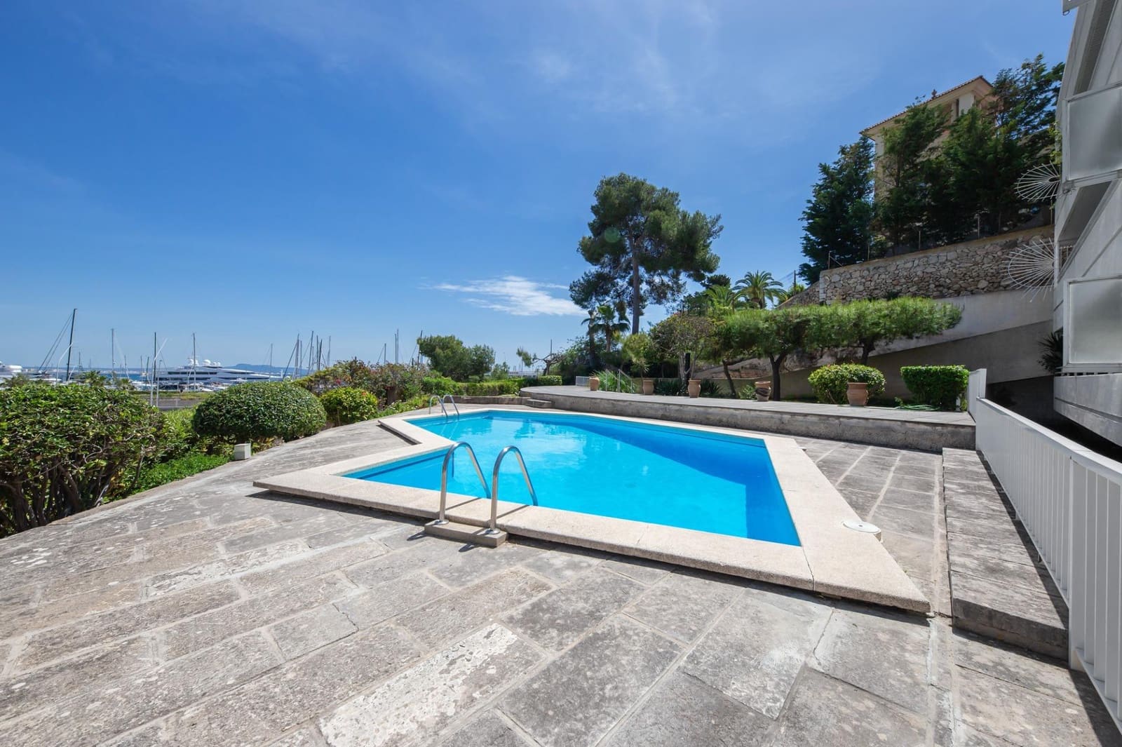 3 slaapkamer Flat te huur in Palma de Mallorca met zwembad garage - € 4.000 (Ref: 9799300)