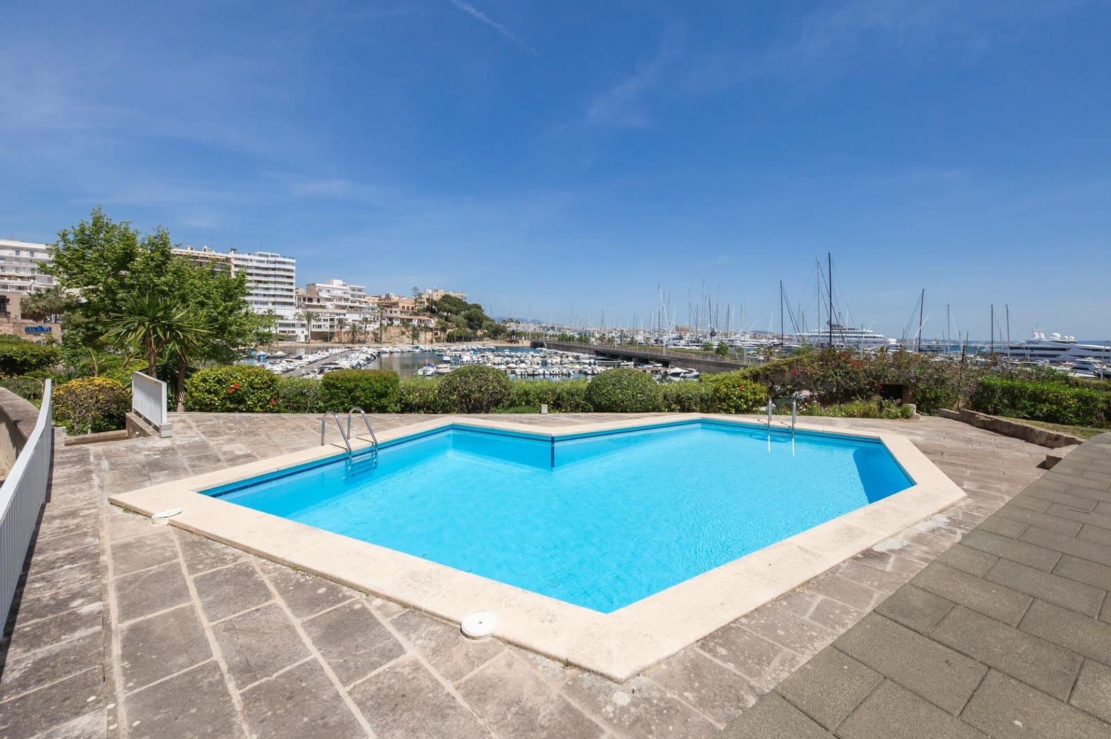 3 slaapkamer Flat te huur in Palma de Mallorca met zwembad garage - € 4.000 (Ref: 9799300)