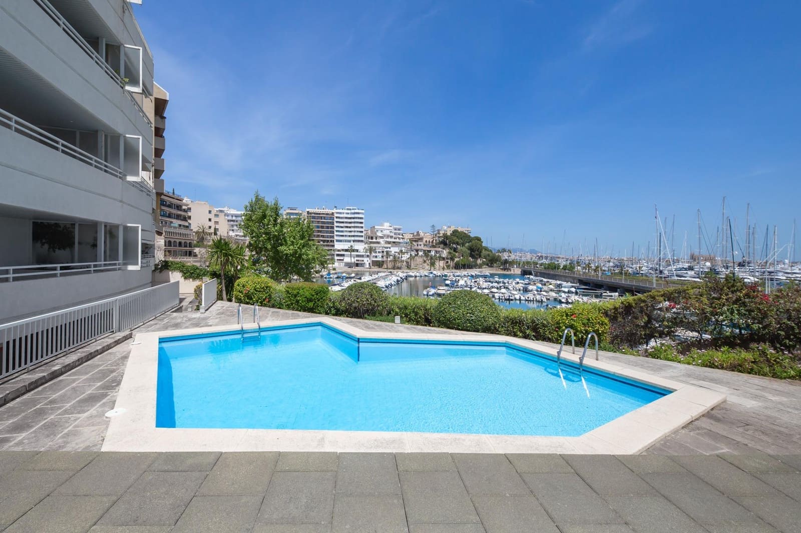 3 slaapkamer Flat te huur in Palma de Mallorca met zwembad garage - € 4.000 (Ref: 9799300)