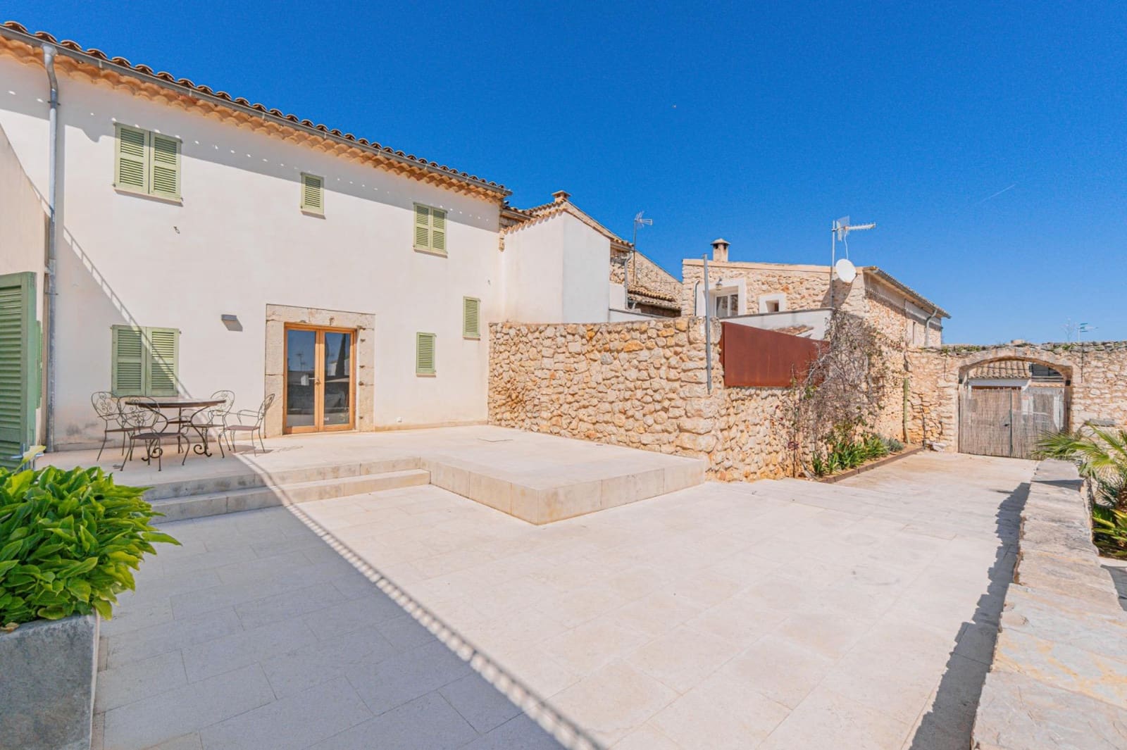 Maison de Ville de 3 chambres à louer à Biniamar avec piscine - 5 500 € (Ref: 9799303)