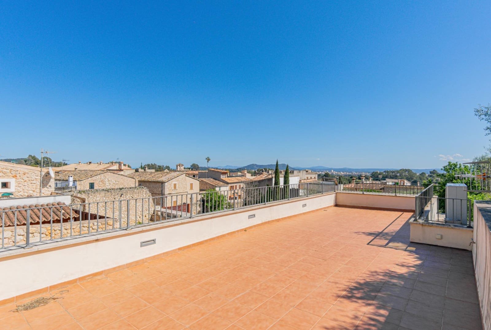 Maison de Ville de 3 chambres à louer à Biniamar avec piscine - 5 500 € (Ref: 9799303)