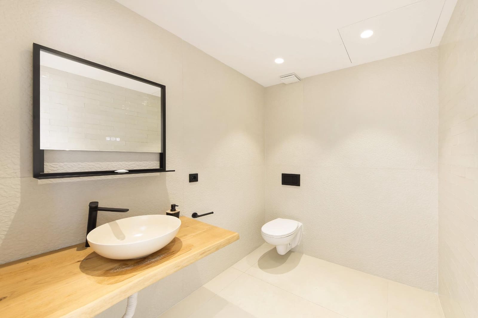 Local Commercial à louer à Palma de Mallorca - 1 000 € (Ref: 9815880)