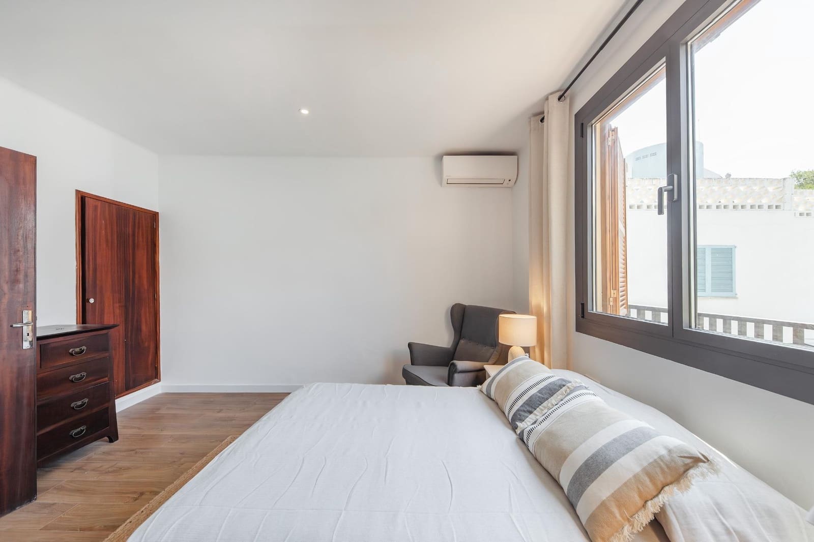 Appartement de 2 chambres à louer à Puerto de Alcudia - 1 600 € (Ref: 9884864)