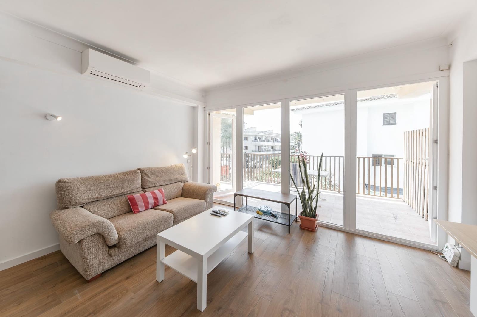 Appartement de 2 chambres à louer à Puerto de Alcudia - 1 600 € (Ref: 9884864)