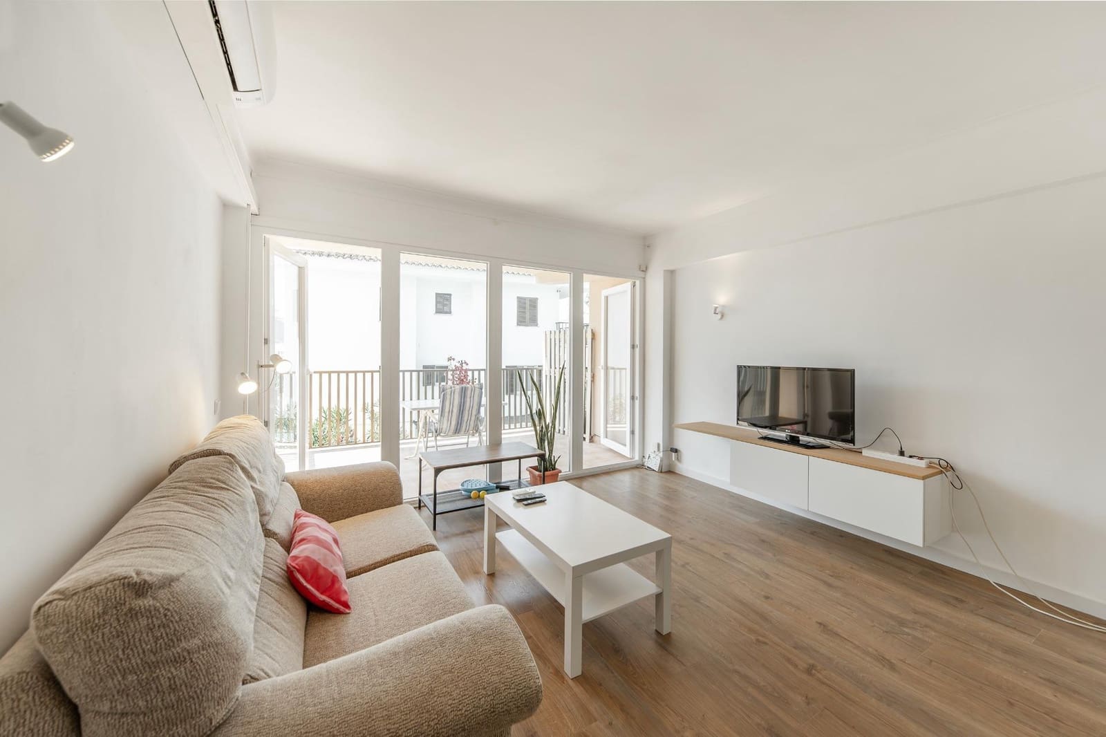 Appartement de 2 chambres à louer à Puerto de Alcudia - 1 600 € (Ref: 9884864)
