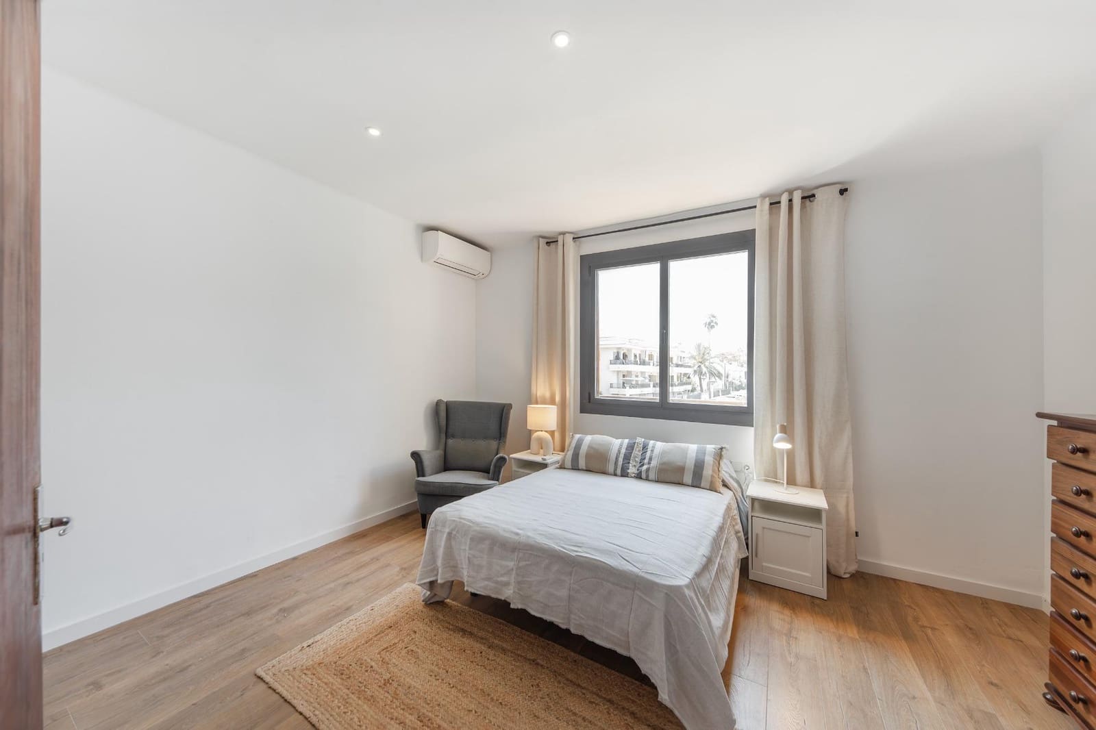 Appartement de 2 chambres à louer à Puerto de Alcudia - 1 600 € (Ref: 9884864)