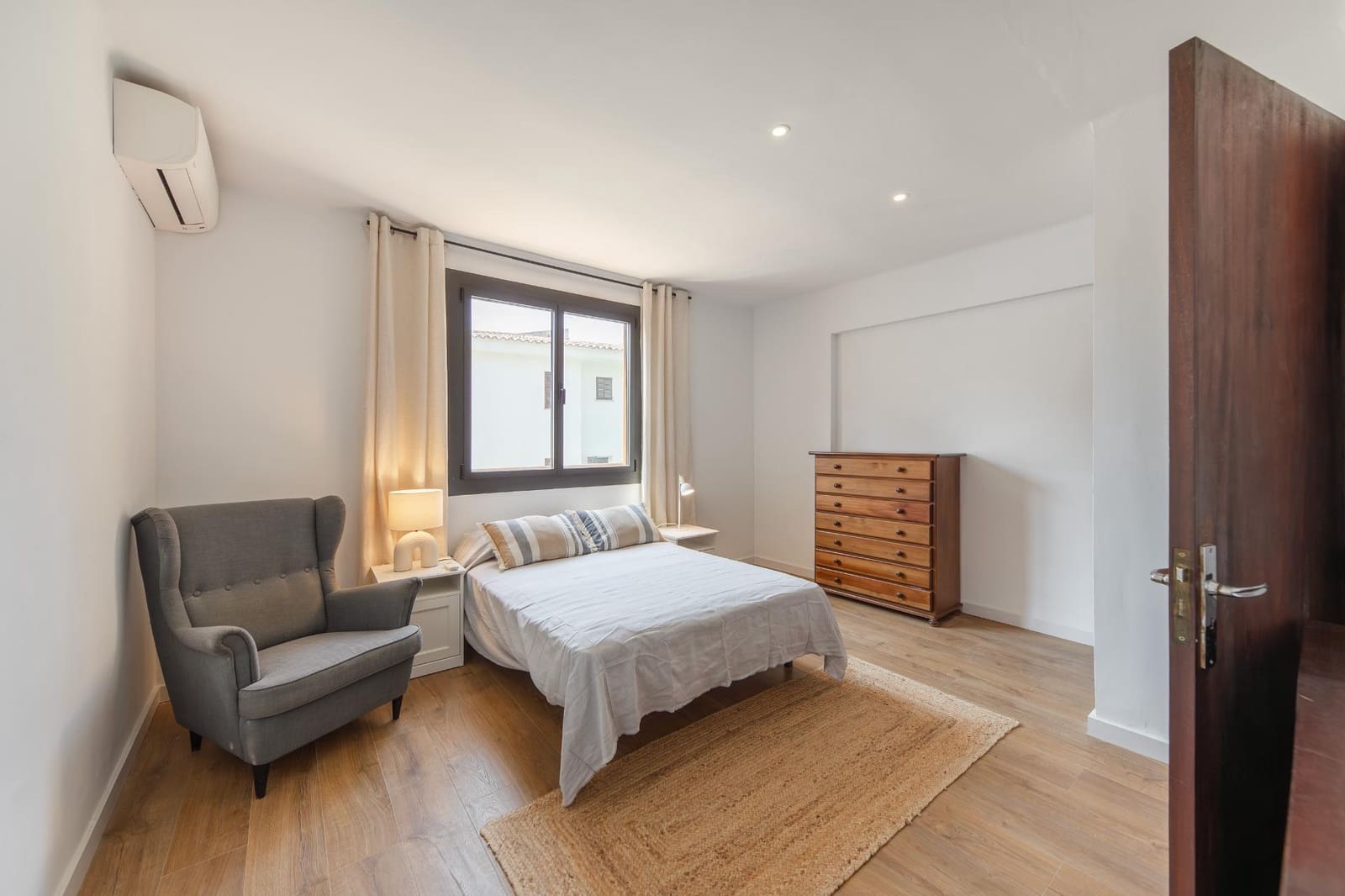 Appartement de 2 chambres à louer à Puerto de Alcudia - 1 600 € (Ref: 9884864)