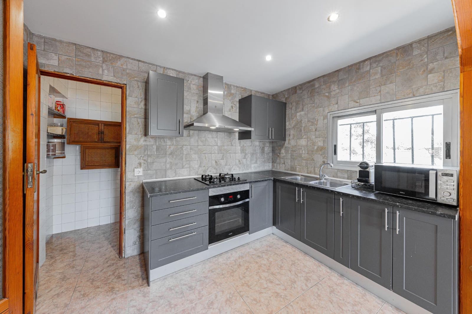 3 bedroom Villa for sale in Marratxi with garage - € 590,000 (Ref: 9929447)